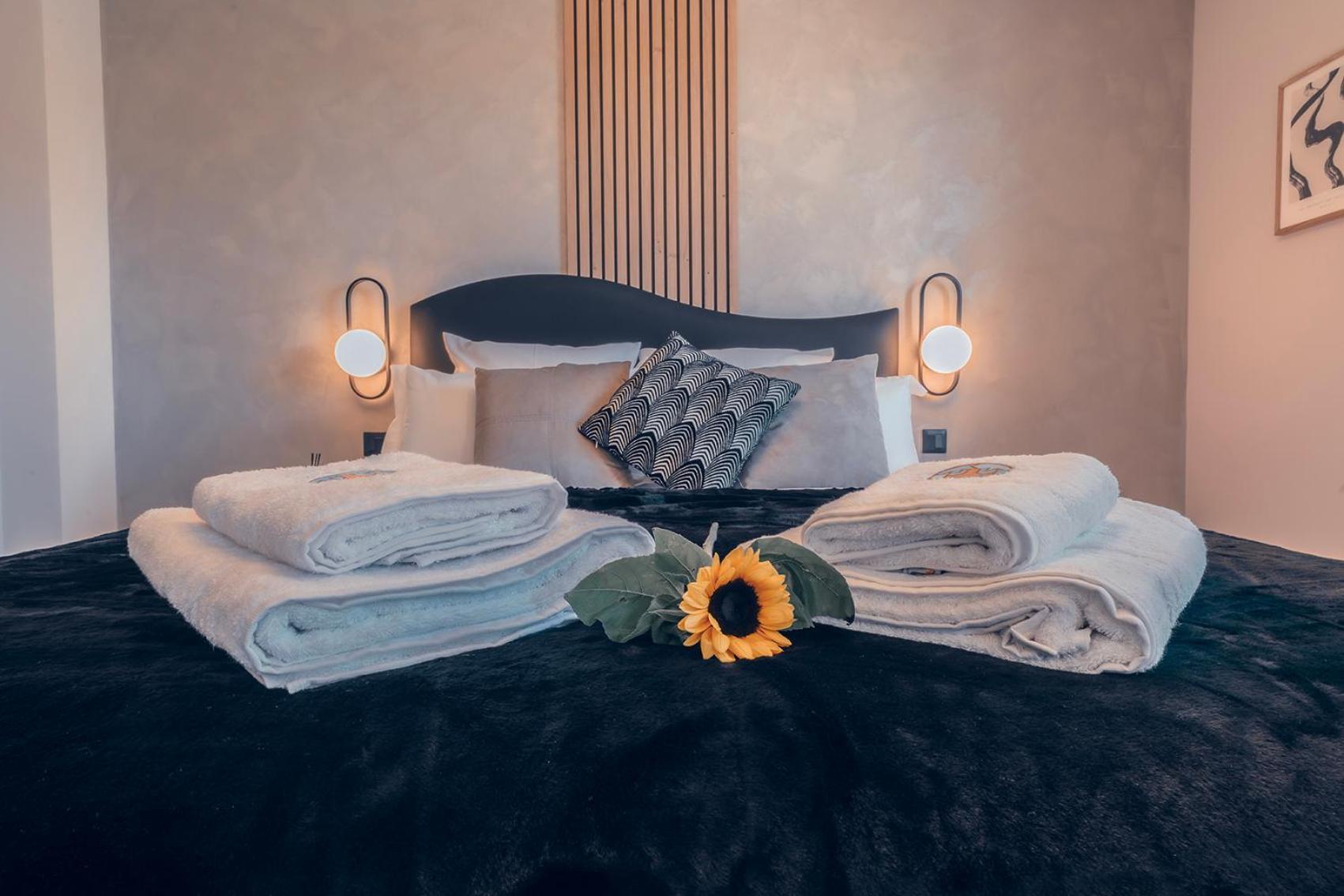 Les Suites De L'Etang Cucuron Ngoại thất bức ảnh