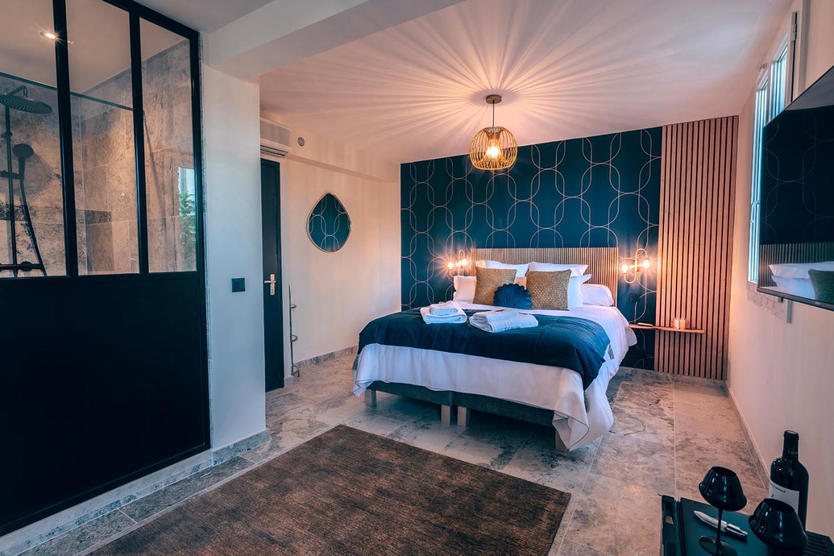 Les Suites De L'Etang Cucuron Ngoại thất bức ảnh