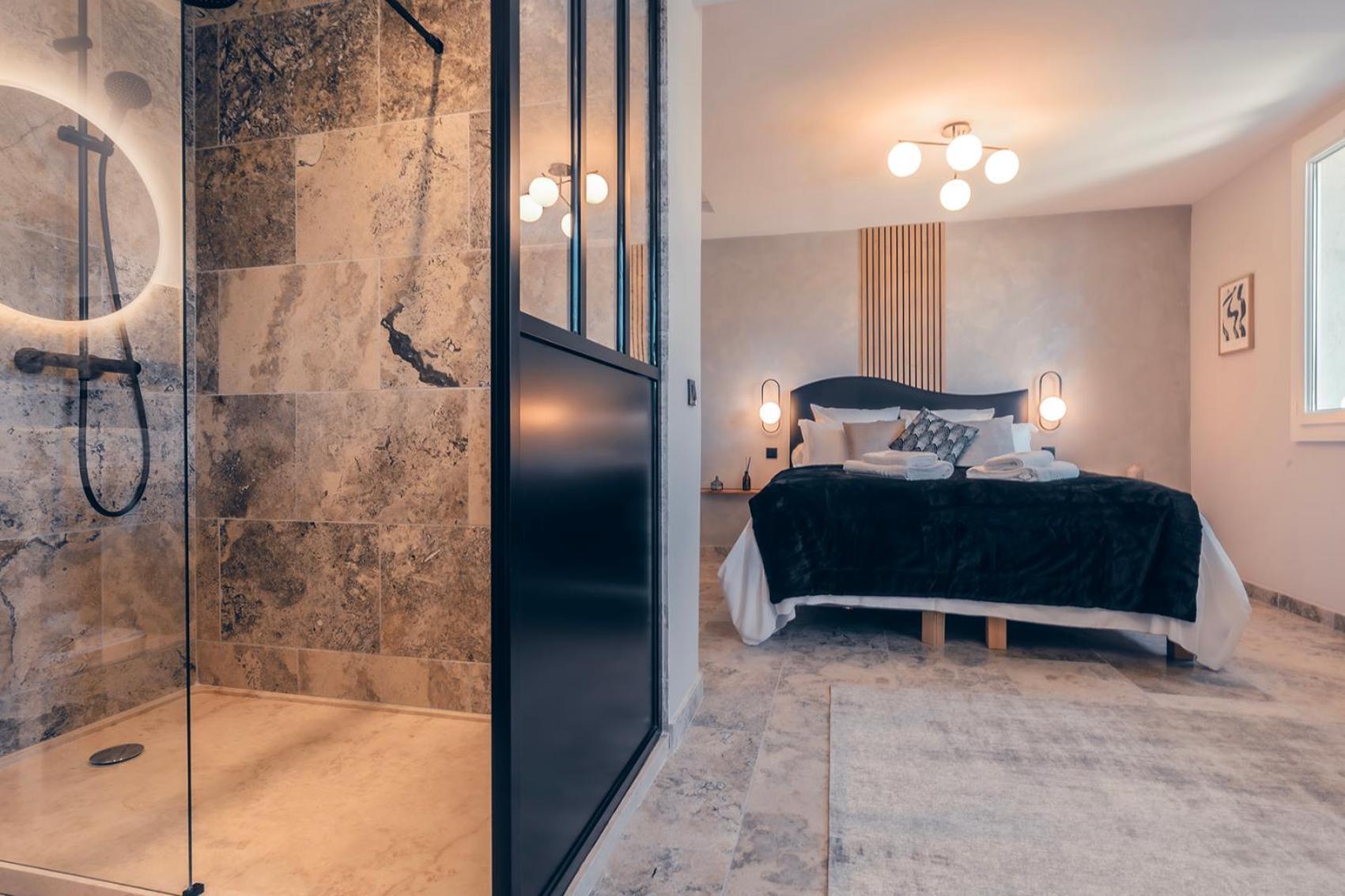 Les Suites De L'Etang Cucuron Ngoại thất bức ảnh