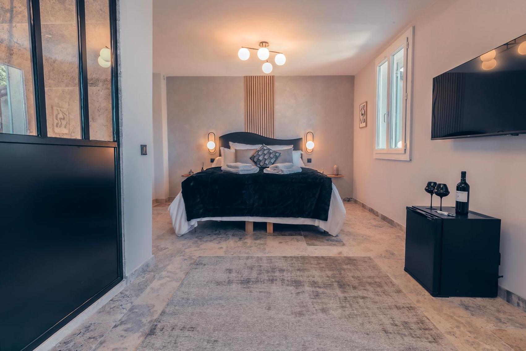 Les Suites De L'Etang Cucuron Ngoại thất bức ảnh