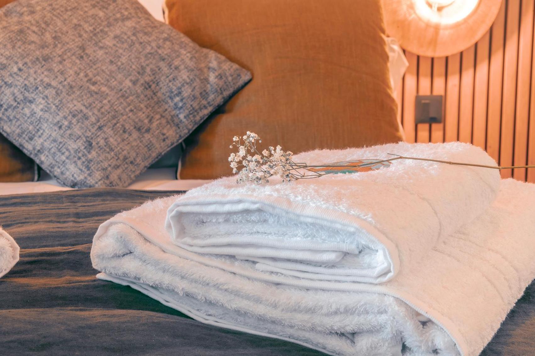 Les Suites De L'Etang Cucuron Ngoại thất bức ảnh