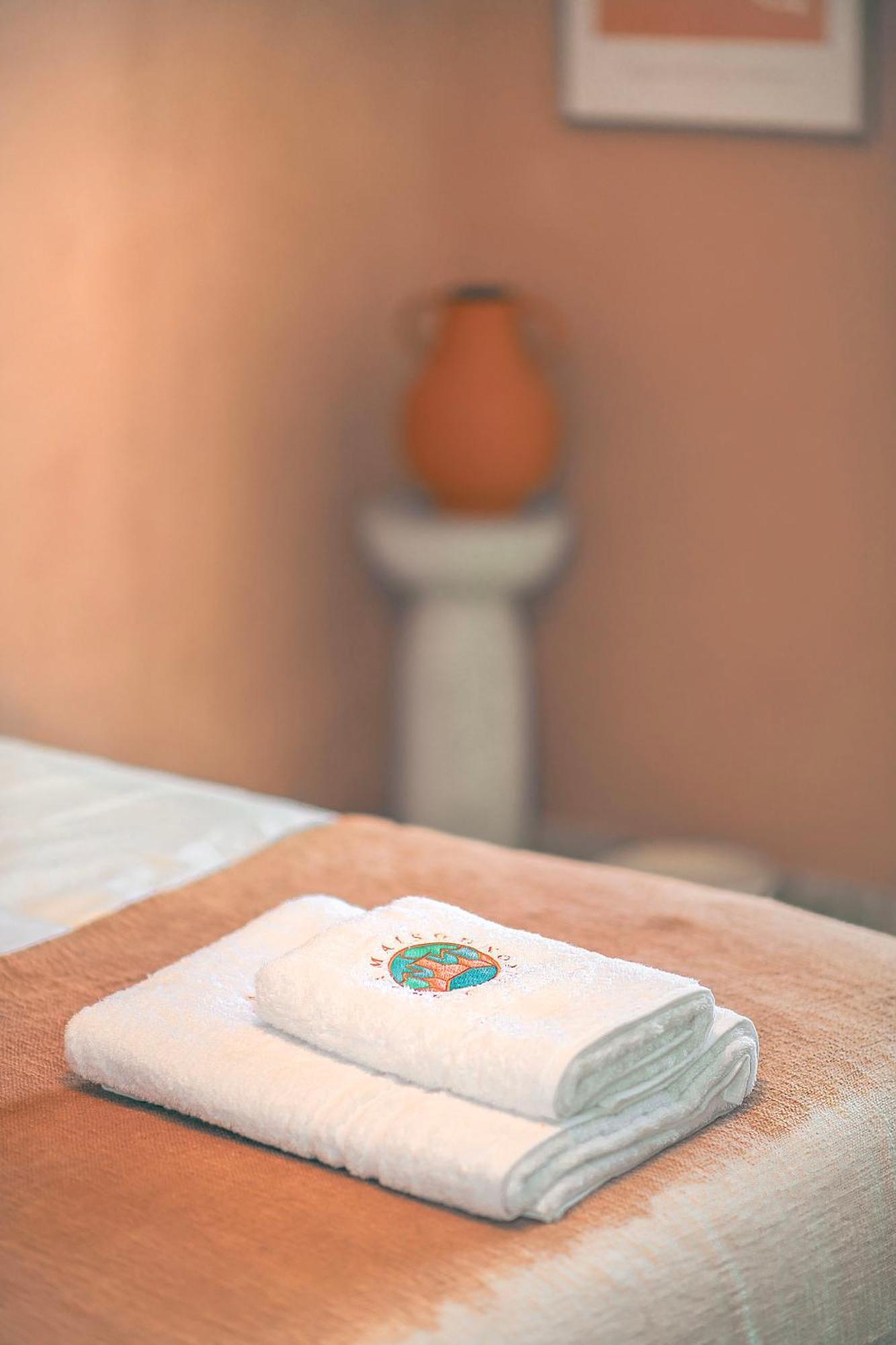 Les Suites De L'Etang Cucuron Ngoại thất bức ảnh