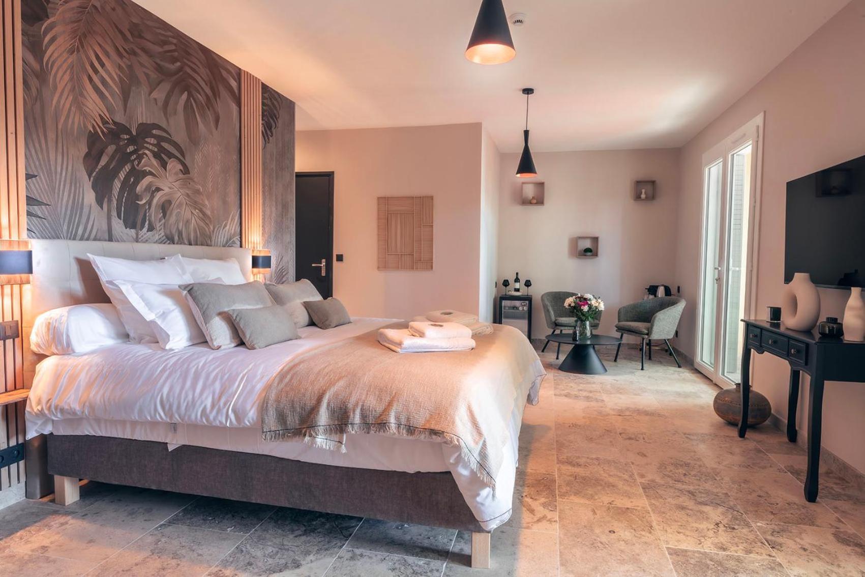 Les Suites De L'Etang Cucuron Ngoại thất bức ảnh