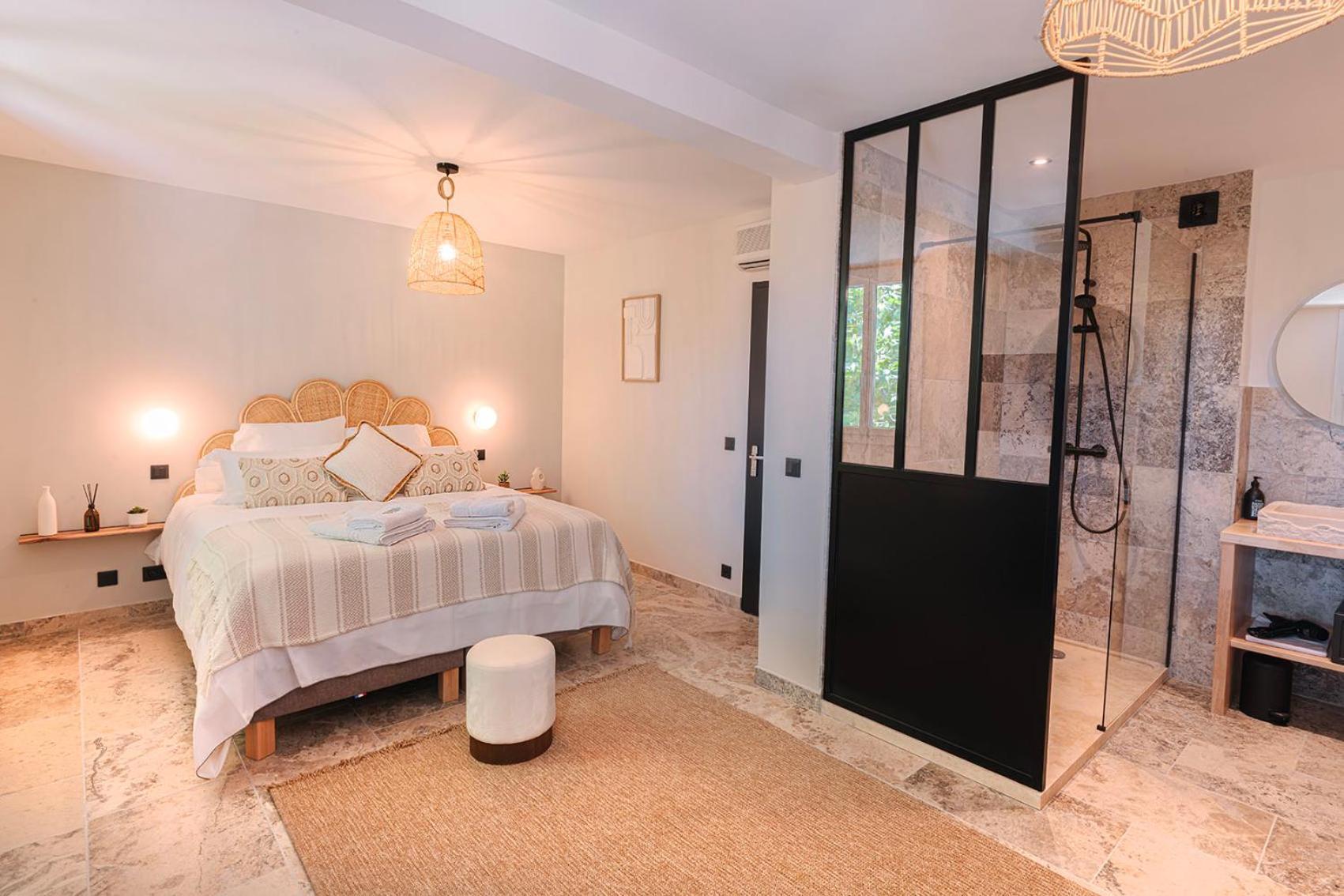 Les Suites De L'Etang Cucuron Ngoại thất bức ảnh