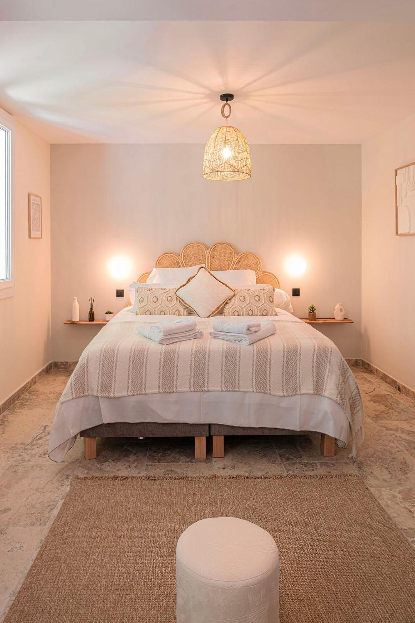 Les Suites De L'Etang Cucuron Ngoại thất bức ảnh